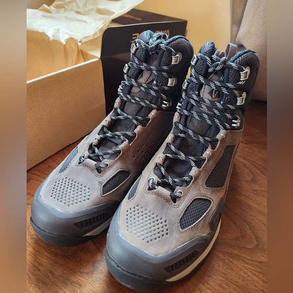 Vasque hiking boots - Picture 2 of 7